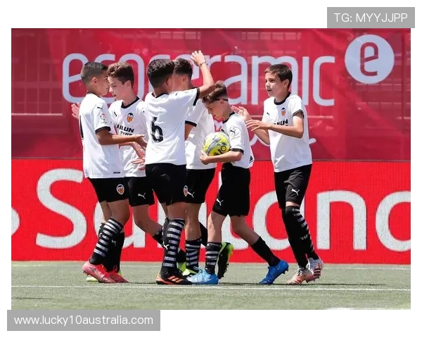 西甲青训营登陆亚洲，万名小将参与选拔计划